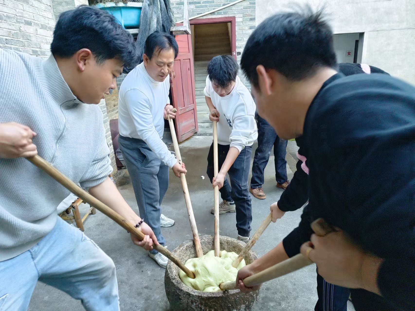 易順建工集團：體驗黃粿制作，傳承傳統(tǒng)文化