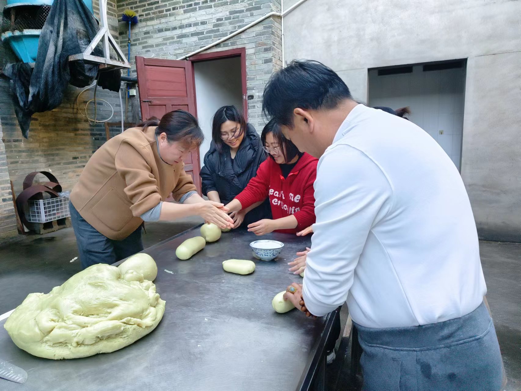 易順建工集團：體驗黃粿制作，傳承傳統(tǒng)文化