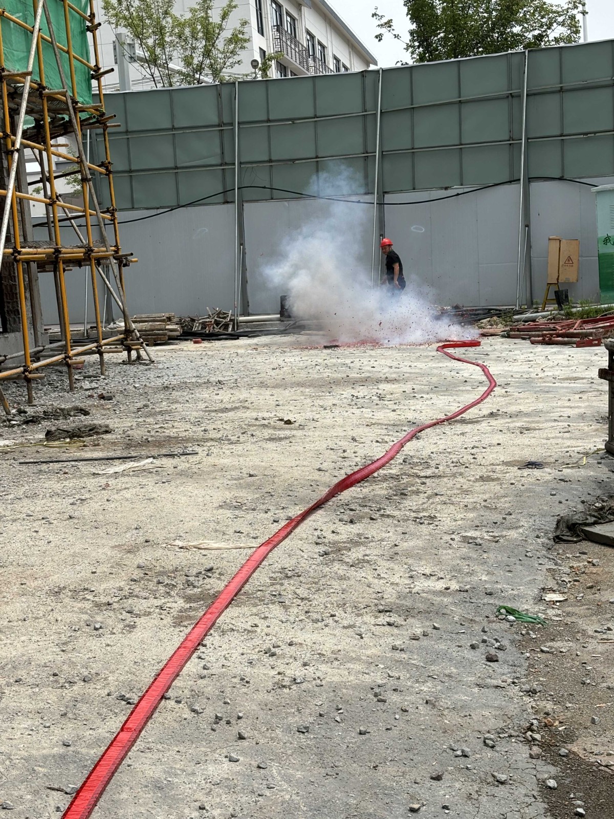 易順建工集團有限公司承建的“松溪縣湛盧書苑商住小區(qū)”工程順利封頂！