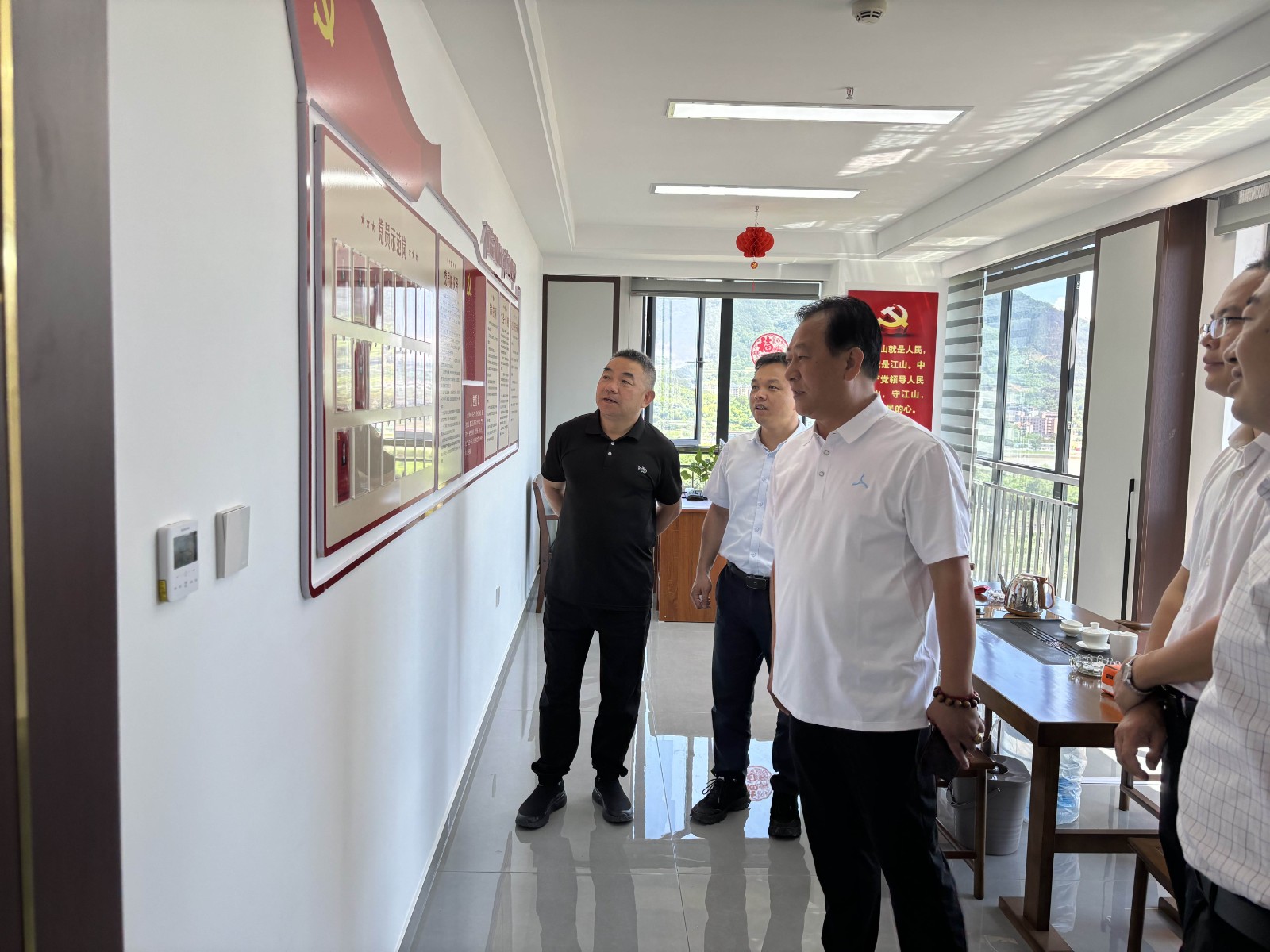南平市住建局領(lǐng)導(dǎo)蒞臨易順建工集團(tuán)有限公司,共話(huà)建筑行業(yè)新機(jī)遇與挑戰(zhàn)