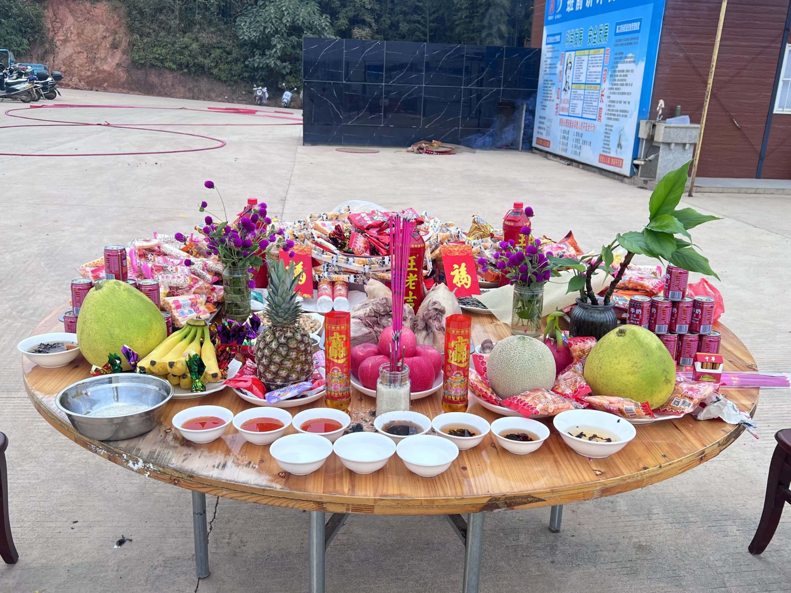 易順建工集團有限公司承建的松溪縣三和循環(huán)經(jīng)濟產(chǎn)業(yè)園標準化廠房和基礎(chǔ)設(shè)施提升項目——標準化廠房建設(shè)項目封頂大吉！