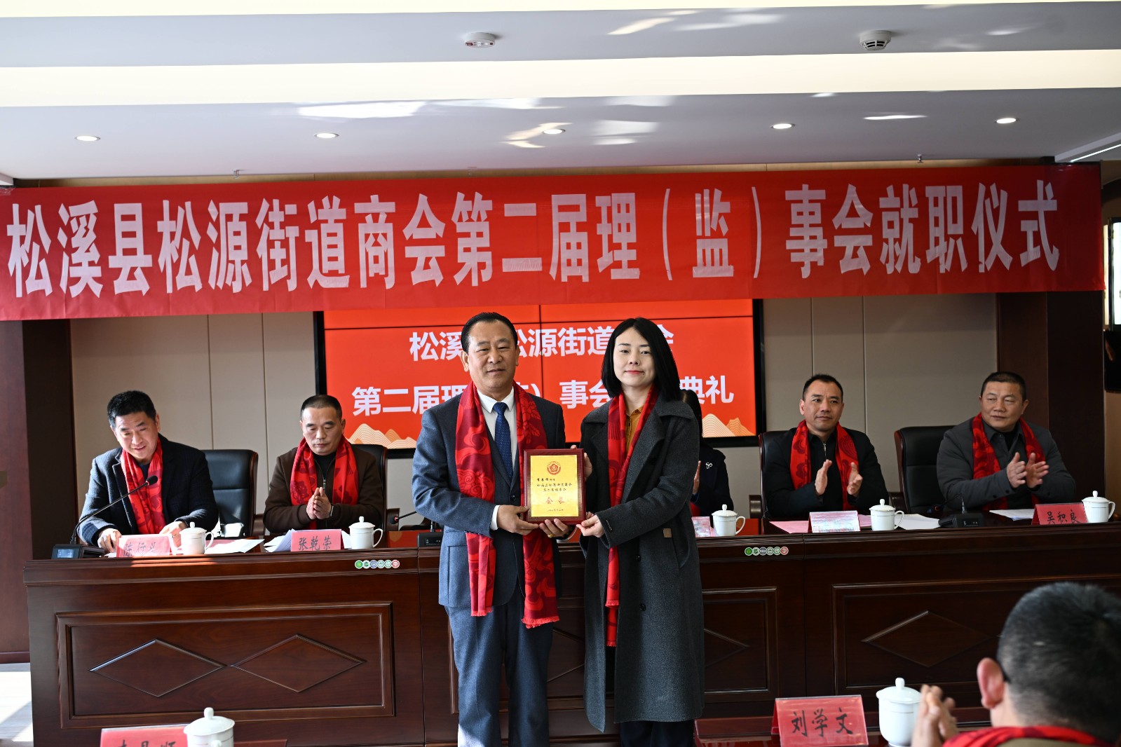 喜報(bào)！易順建工集團(tuán)有限公司李易順董事長連任松源街道商會(huì)第二屆會(huì)長
